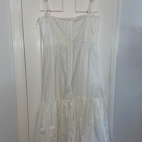 Never worn White House of CB dress! Size L+ (12) w/ larger cups. - Picture 3 of 7